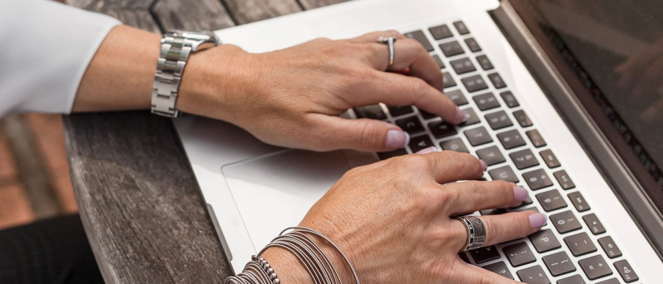 Werkzoekenden oriënteren zich het liefst via websites en eigen netwerk op banen