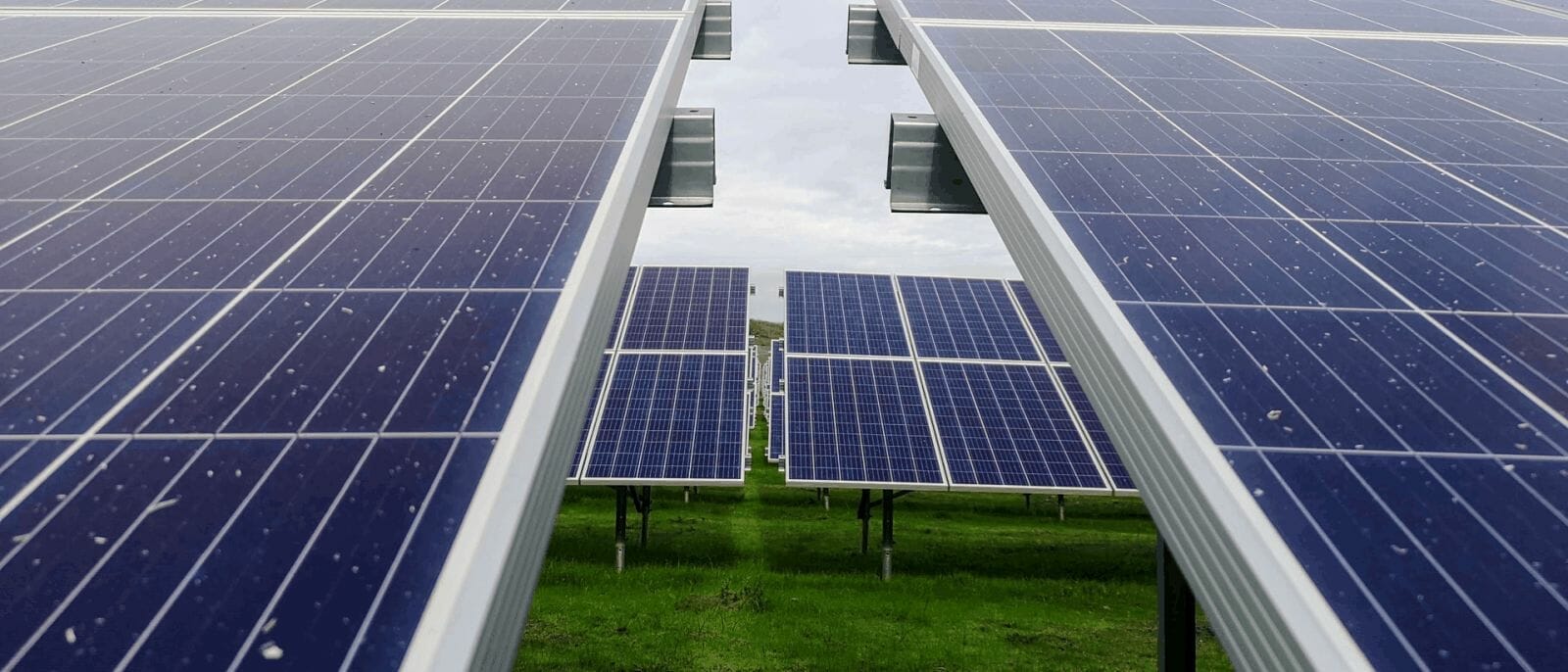 Consumenten bestellen zonnepanelen het liefst via hun eigen energieleverancier